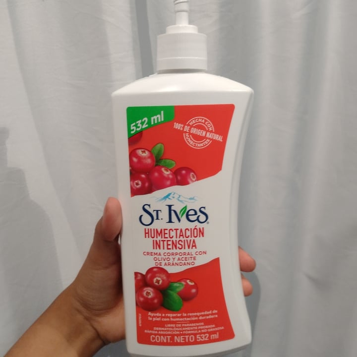 review photo of St. Ives Crema Corporal Olivo y Aceite de Arándano shared by @marianaherrr on 26 Jun 2022 - review