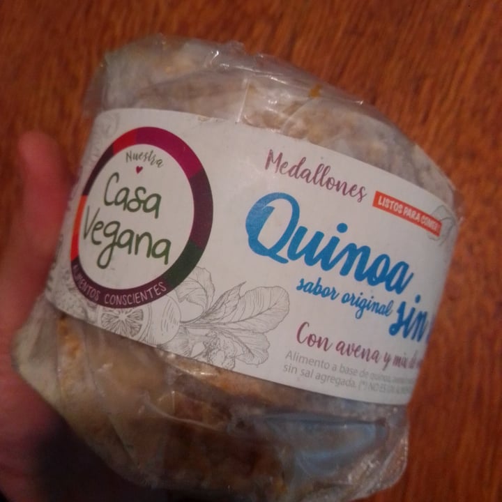 photo of Casa Vegana Medallones de Quinoa sin sal shared by @annamulone on  15 Aug 2021 - review