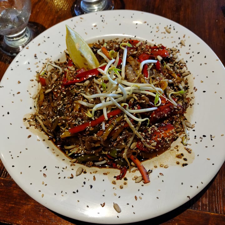 photo of Henry Cook Asian Bowl Vegetariano shared by @agustinazt on  28 Apr 2021 - review