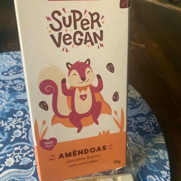 photo of Super Vegan Chocolate Branco Com Amêndoas shared by @reginacyrino on  25 May 2022 - review