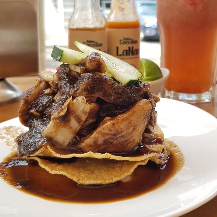 review photo of El Vegano Tostada de Aguachile negro de Setas shared by @abrilnoesunmes on 23 Jul 2022 - review