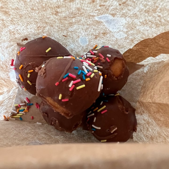 photo of Grumpy & Runt | Little Deli & Donuts Doughnut hole with chocolate and sprinkles shared by @samjaytay on  01 May 2022 - review