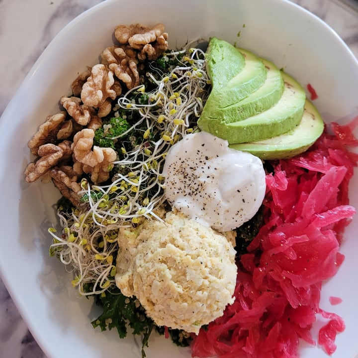 photo of Green Table Cafe Kale quinoa salad shared by @byobottlesg on  14 Dec 2021 - review