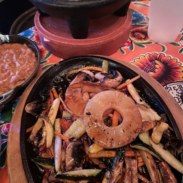 photo of Hula Hut Hawaiian Pineapple veggie fajitas shared by @sarahkaney on  21 May 2022 - review