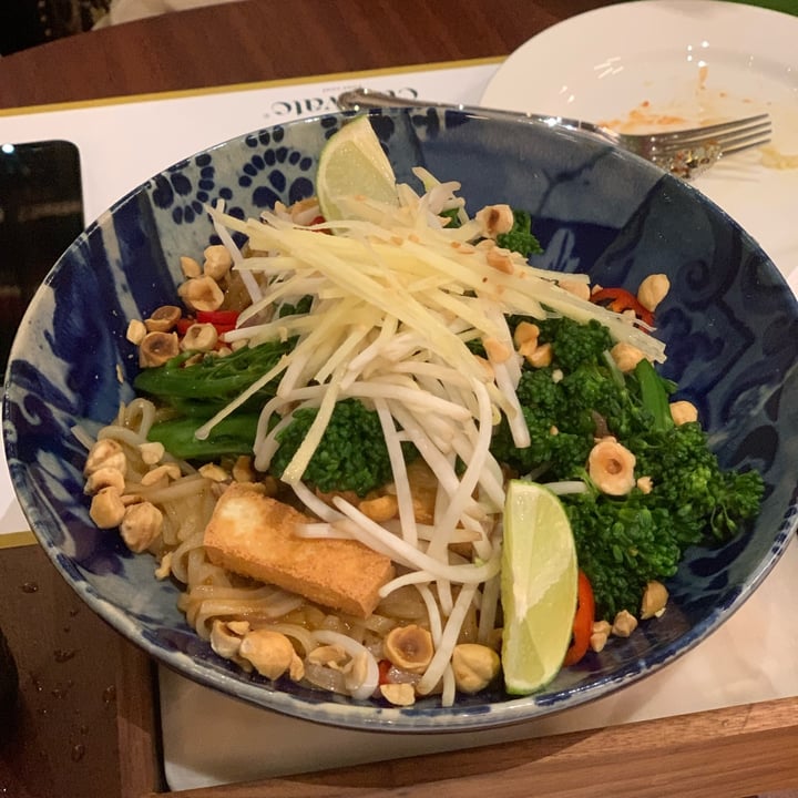 photo of Cultivate Cafe Pad Thai Rice Noodle With Baked Tofu Beansprouts, Mangetout, Chillies, Lime & Roasted Peanuts shared by @heruvimdi on  28 Jun 2022 - review
