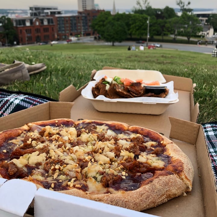 photo of G-Street Pizza Vegan BBQ Pizza shared by @novazhao on  27 Jun 2020 - review