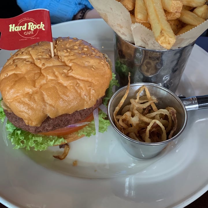 review photo of Hard Rock Café Málaga Moving Mountains Burger shared by @nicolemorander on 19 Dec 2020 - review