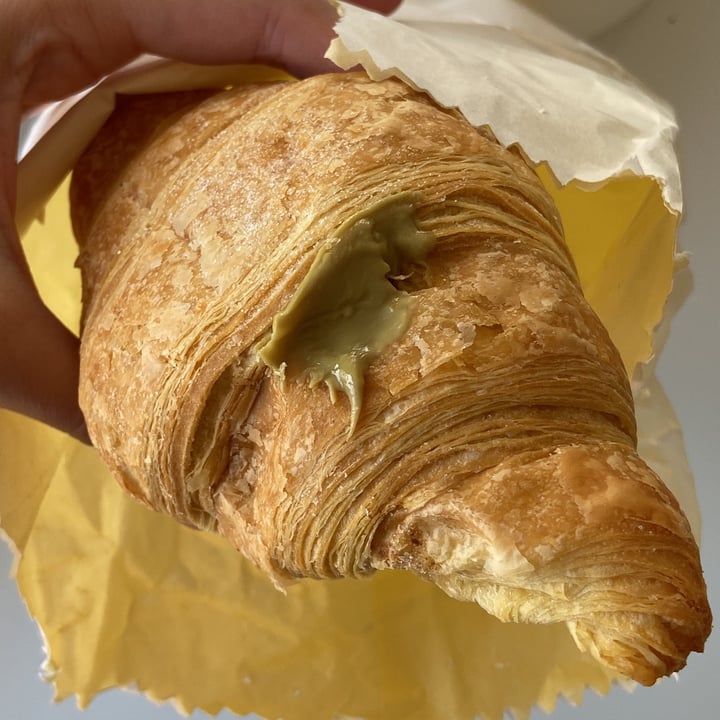 photo of Pasticceria Caffetteria Garzoni Brioche Vegana Al Pistacchio shared by @nataliaw on  26 Oct 2022 - review