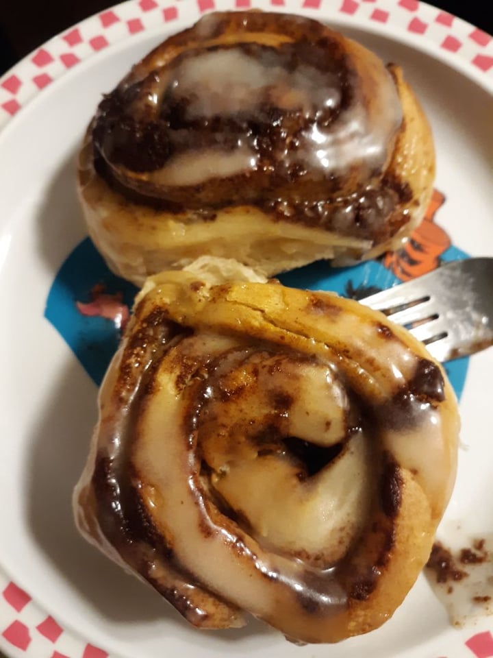 photo of Annie’s Organic Cinnamon Rolls with Icing shared by @theanxiousvegan on  13 Mar 2020 - review