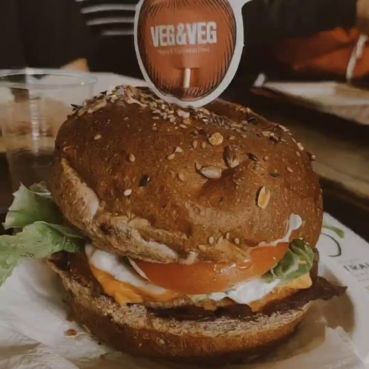 photo of Veg & Veg USA Burger shared by @kokeshi92 on  18 Dec 2022 - review