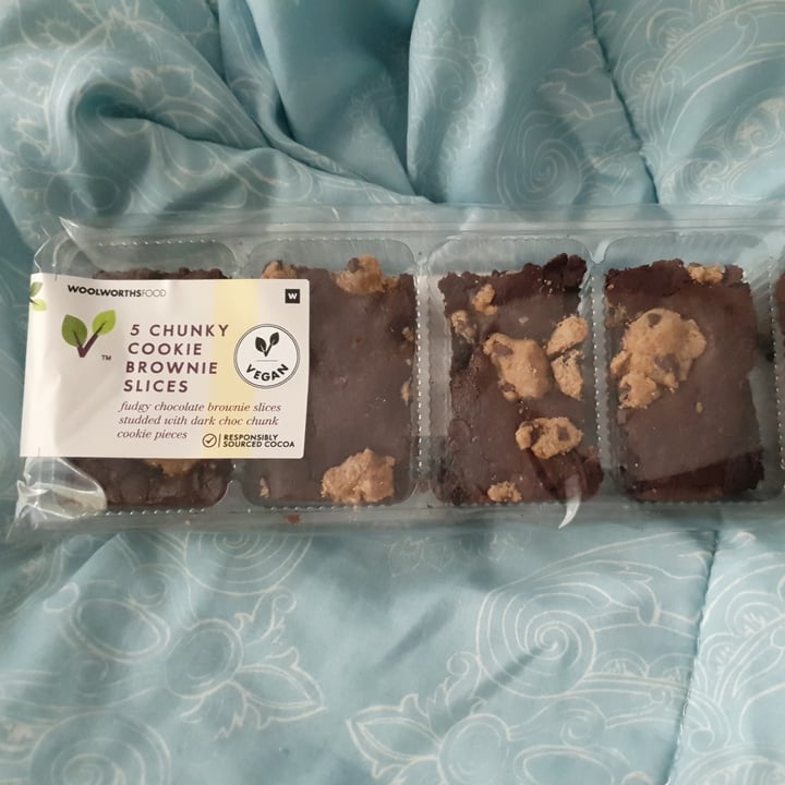 photo of Woolworths Food 5 Chunky Cookie Brownie Slices shared by @chrisvegan28 on  16 Nov 2021 - review