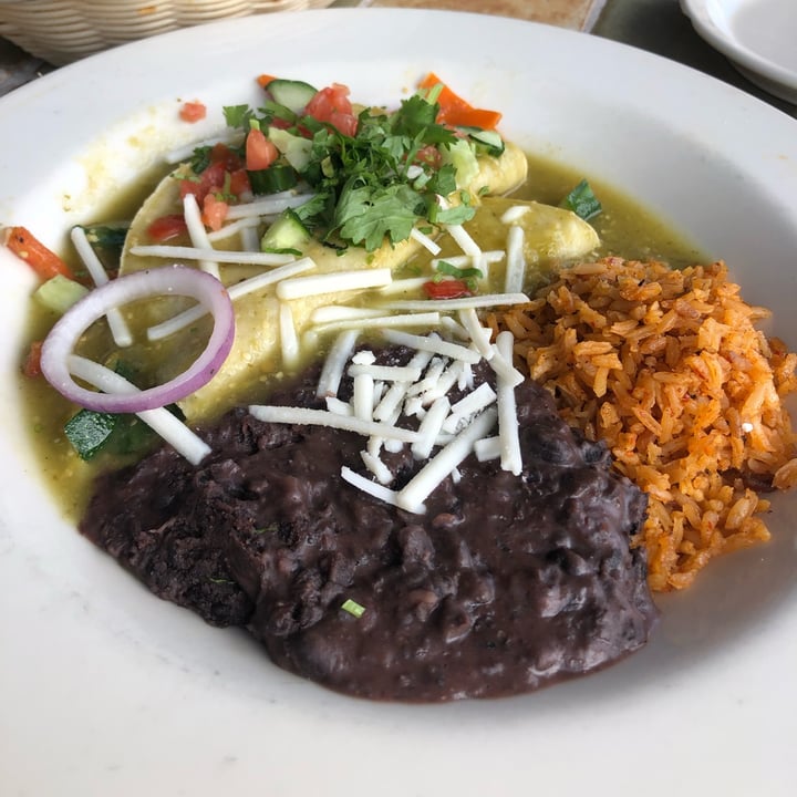 photo of Los Sombreros Vegan enchiladas shared by @slimshannon on  16 Mar 2022 - review