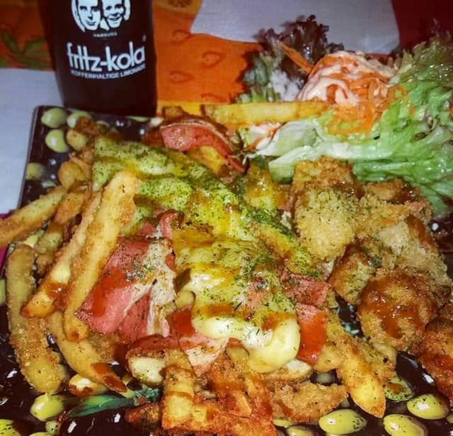 Foto del piatto “'Chicken' & Chips with bacon & cheese”