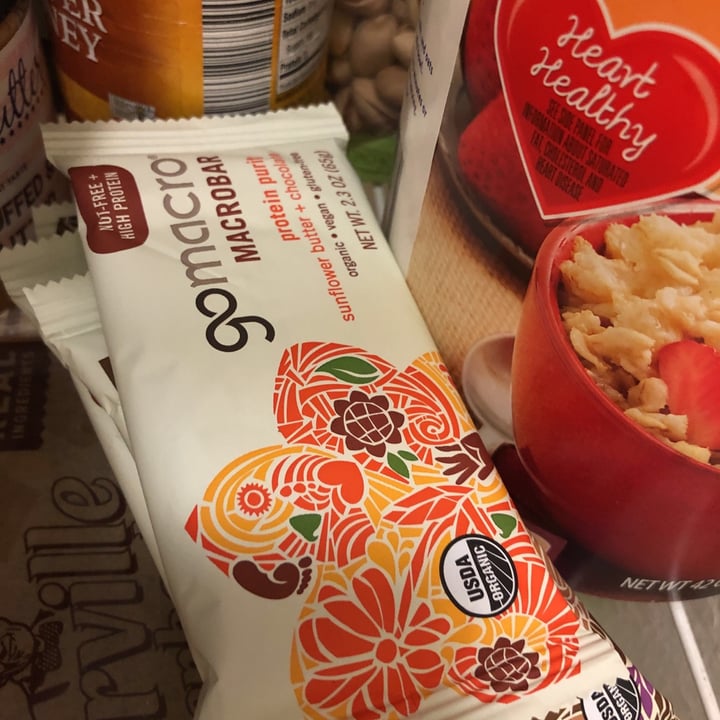 review photo of GoMacro Protein Pleasure - Peanut Butter Chocolate Chip shared by @alexanfrades on 29 Apr 2020 - review