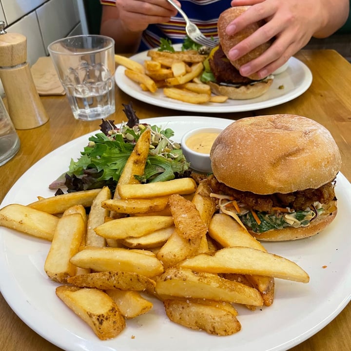 photo of The Butcher's Son Sunfed ‘Chicken’ Burger shared by @lukapesic on  04 Feb 2021 - review