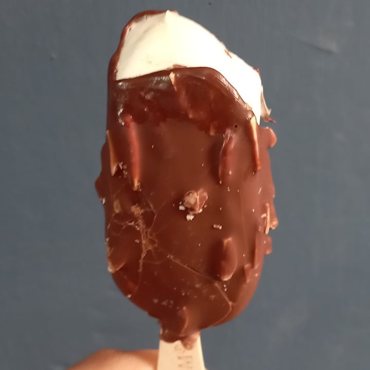 review photo of Magnum Magnum Almendras Vegana shared by @anafalcon on 25 Jan 2022 - review