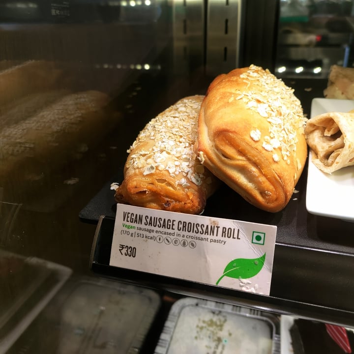 photo of Starbucks Vegan Sausage Croissant Roll shared by @stevenneoh on  29 Jul 2022 - review