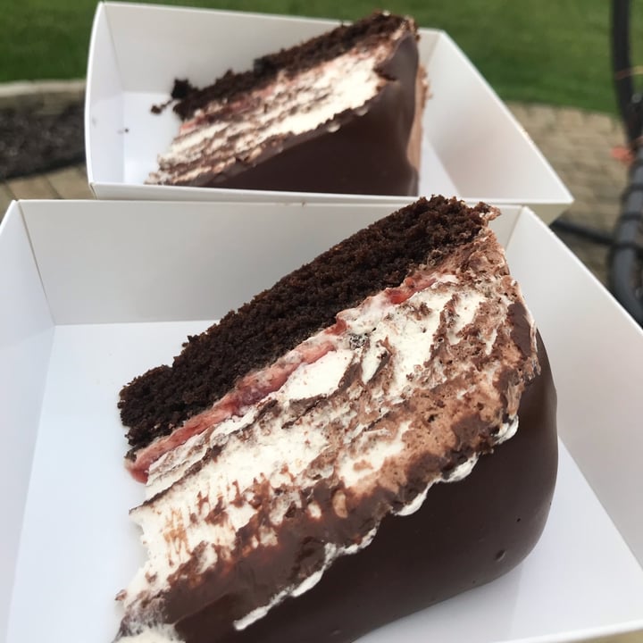 photo of Loving Hut Chocolate Raspberry Mousse Cake shared by @rachelsveganlife on  10 Oct 2021 - review
