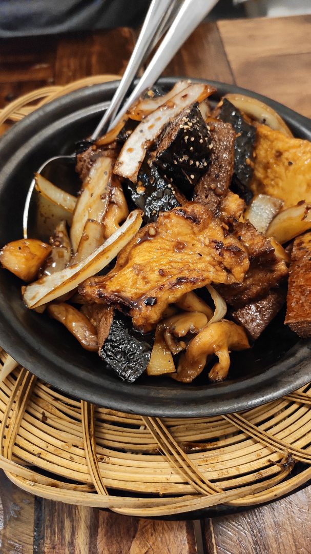 photo of Golden Lotus Vegan Vegan Fried Fish In Clay Pot shared by @jmacvu on  08 Dec 2019 - review