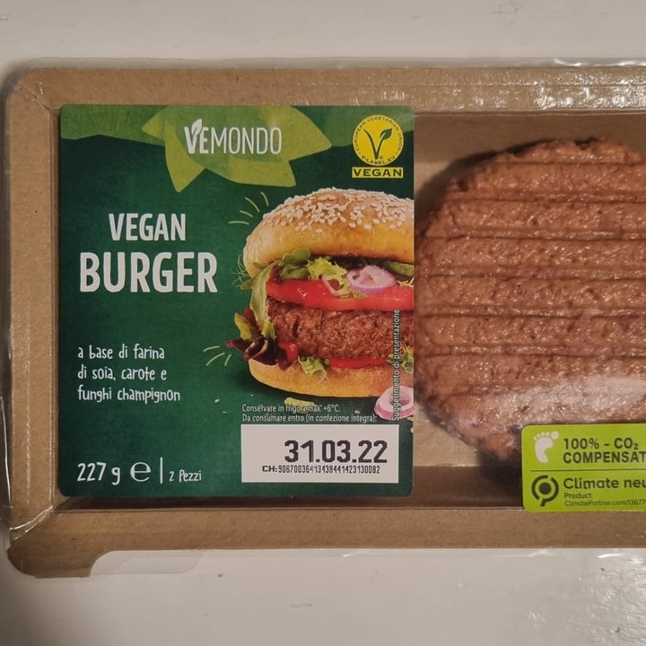 photo of Vemondo Vegan Burger a base di farina di soia, carote e funghi champignon shared by @mikysib on  20 Mar 2022 - review