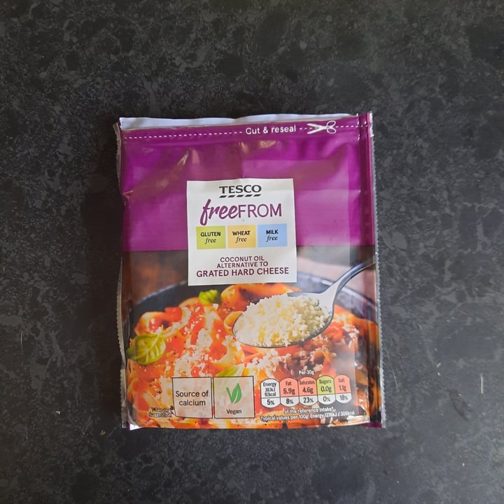 photo of Tesco Free From Coconut Alternative to Grated Hard Cheese shared by @vihervn on  26 Apr 2021 - review