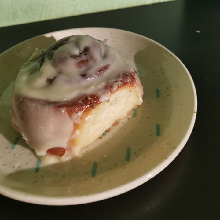 photo of Candela Canela Cinnamon Roll shared by @salomejaramillo on  12 Dec 2021 - review