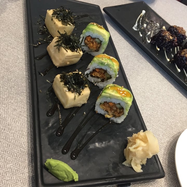 photo of Elemen @ HarbourFront Avocado and Tofu Sushi shared by @georgejacobs on  22 Jan 2019 - review