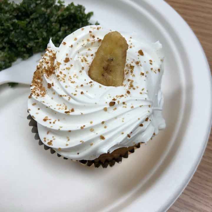 photo of Bunner's Bakeshop Banana Cream pie Cupcake shared by @tiascaz on  05 Apr 2022 - review
