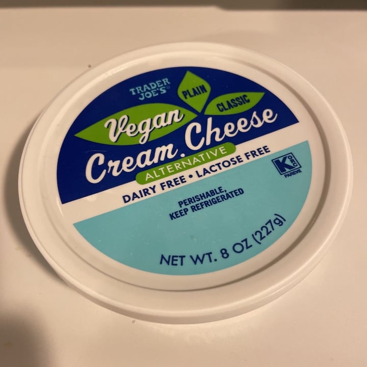 photo of Trader Joe's Vegan Plain Cream Cheese Classic shared by @jpegg on  23 Feb 2021 - review
