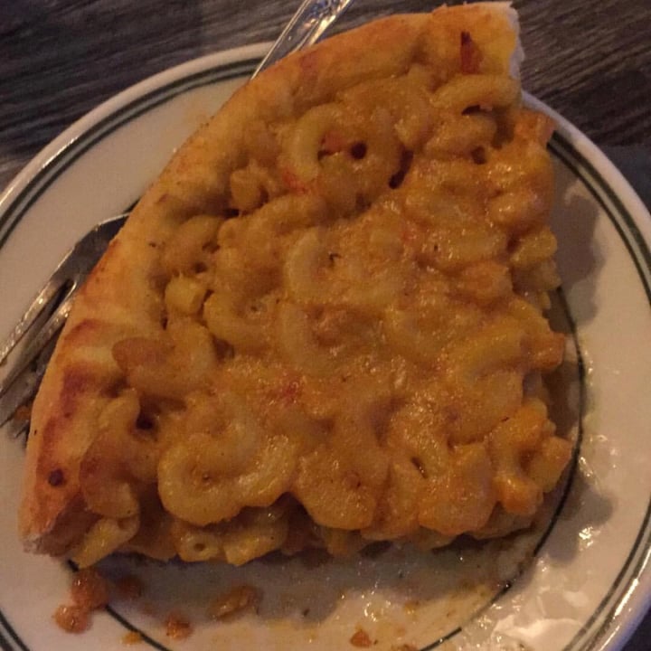 review photo of Kitchen 17 Deep Dish Mac & Cheese Pizza shared by @jleeanne17 on 02 Oct 2019 - review