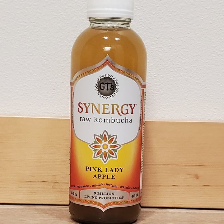 photo of GT’s Living Foods Pink lady apple kombucha shared by @brtjohns on  16 Feb 2022 - review
