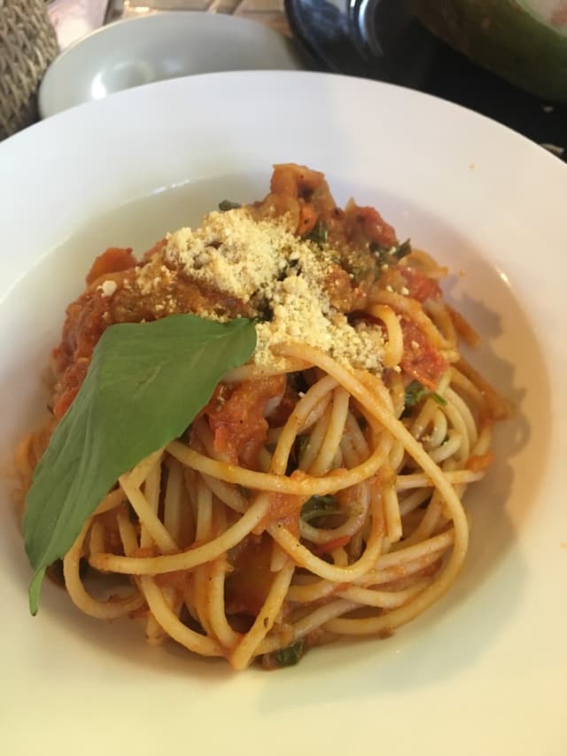 Photo of the dish “Spaghetti in tomato sauce with vegan cheese”