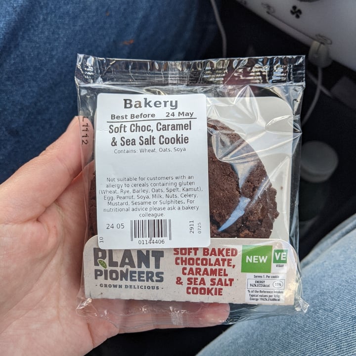 photo of Plant Pioneers Soft baked chocolate, caramel and sea salt cookie shared by @fajajay on  22 May 2021 - review