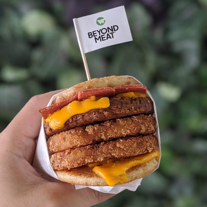 photo of Veggie Dojo MIGHTY Maple Stack ( BEYOND MEAT ) shared by @jxvegjournal on  28 May 2020 - review