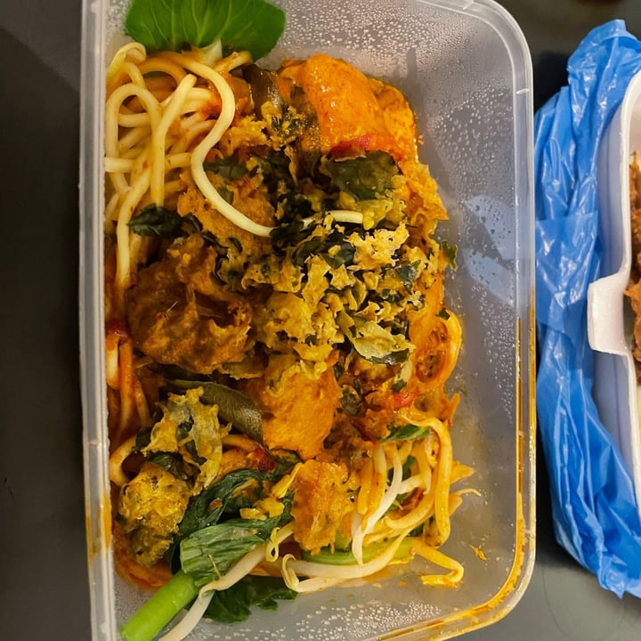 photo of Yi Xin Vegetarian Chicken Curry Noodles shared by @maiwennmia on  14 Dec 2021 - review