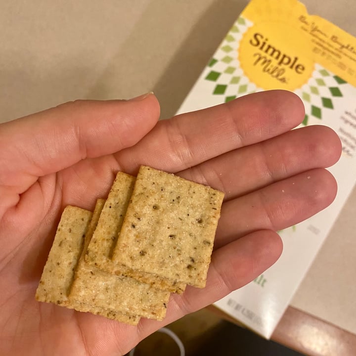 photo of Simple Mills Almond flour crackers rosemary & sea salt shared by @curvycarbivore on  06 May 2021 - review