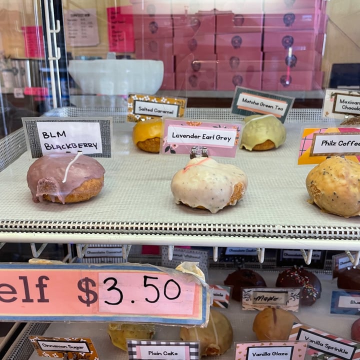 review photo of Donut Farm Oakland raspberry jelly donut shared by @galina on 29 Mar 2021 - review