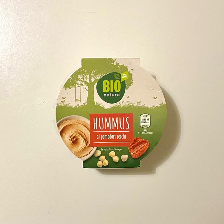 review photo of Bio Natura Hummus ai Pomodori Secchi shared by @vegmaddy on 17 Nov 2022 - review