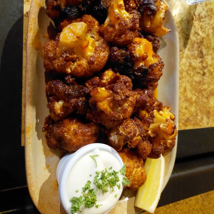 photo of The Moon Buffalo cauliflower shared by @warinchotirosniramit on  26 Oct 2022 - review