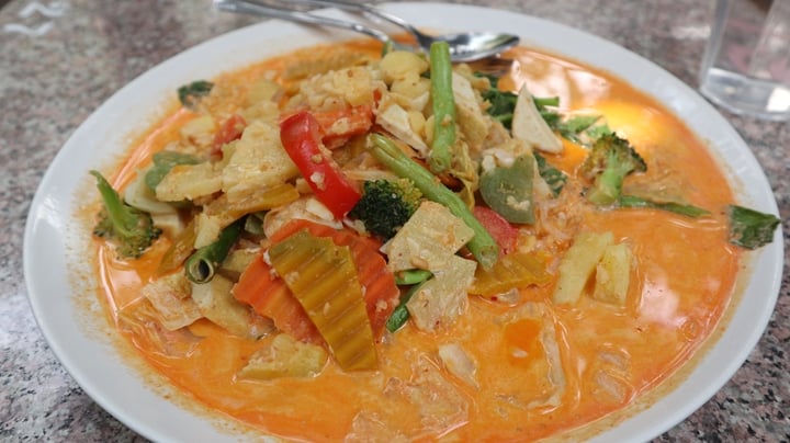 photo of Blue Diamond Thai Mas-man Curry And Rice Noodles Tofu Vegetables shared by @kaylabear on  25 Mar 2020 - review