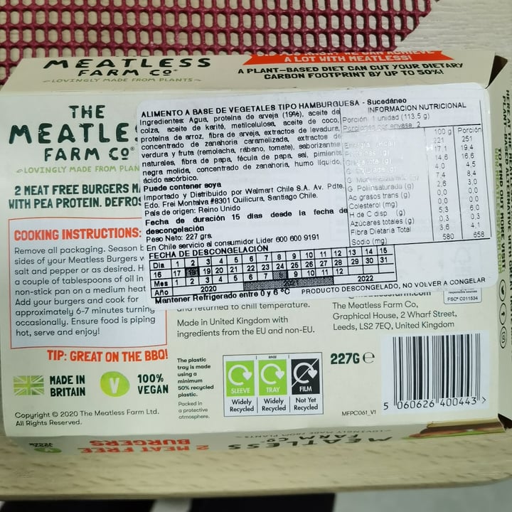photo of Meatless Farm 2 chicken burgers shared by @dianav22 on  17 May 2022 - review