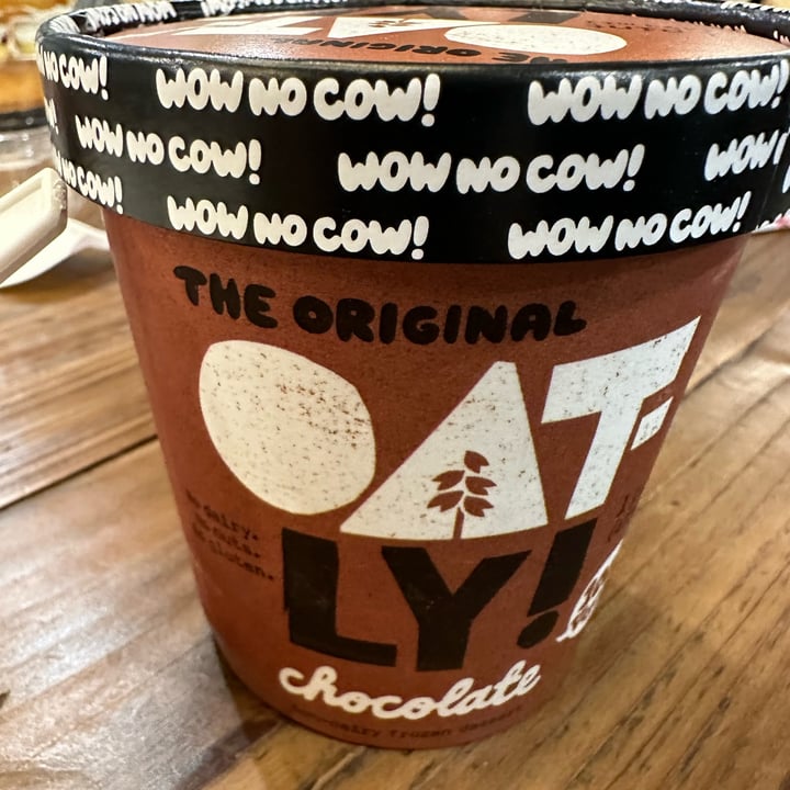 photo of Oatly Chocolate Ice Cream shared by @berryveganplanet on  17 Nov 2022 - review