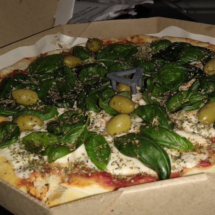 photo of Empanadas de 10 Pizza Vegana Con Albahaca shared by @miguelveg80 on  16 Oct 2020 - review