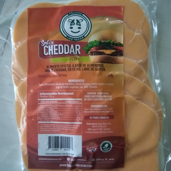 photo of Felices Las Vacas Queso Cheddar en Fetas shared by @nazabonomo on  05 Aug 2021 - review