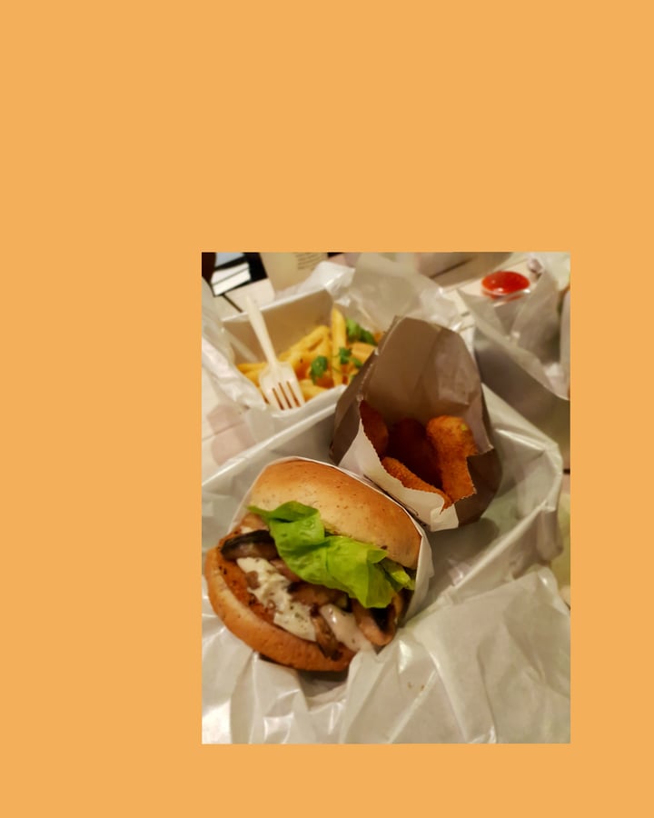 photo of VeganBurg Singapore Creamy Shrooms Burger shared by @lauraaang on  02 May 2018 - review