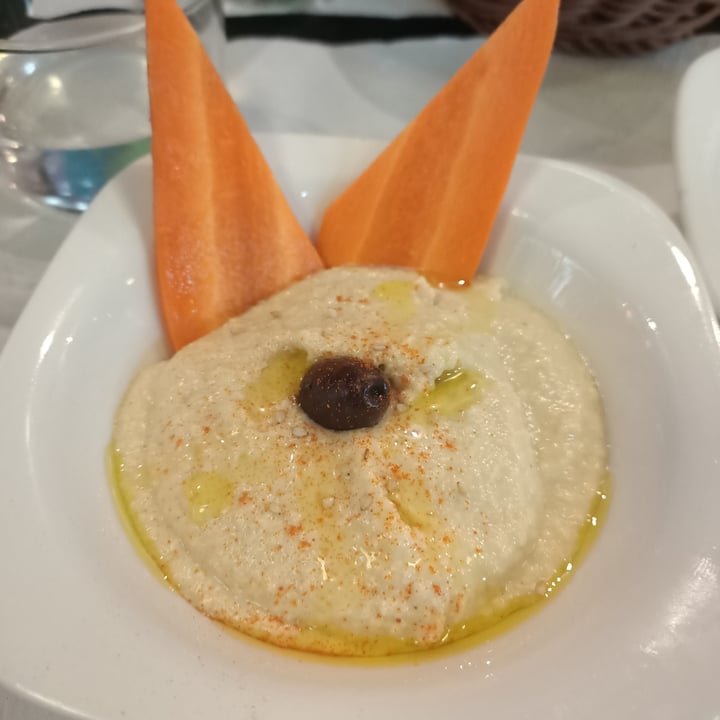 photo of Veggie Garden Hummus shared by @mbasquens on  25 Aug 2022 - review