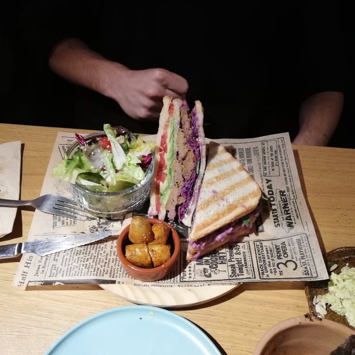 review photo of Daio Nuestro club sandwich shared by @pau9099 on 20 Feb 2022 - review