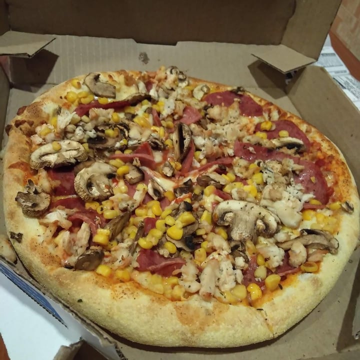 photo of Domino's Pizza Pizza shared by @yeni on  02 Jun 2020 - review