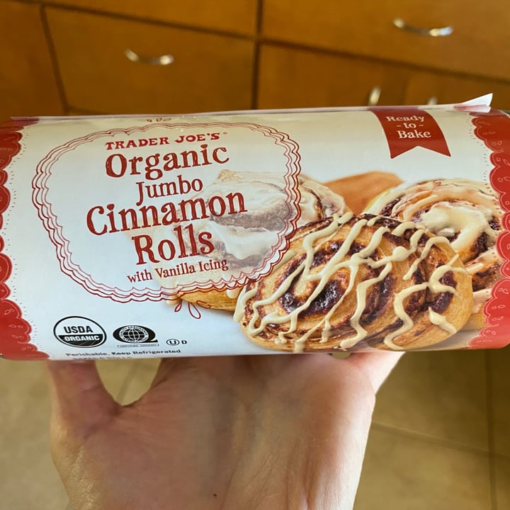 photo of Trader Joe's Organic Jumbo Cinnamon Rolls shared by @beckyyy on  17 Oct 2022 - review