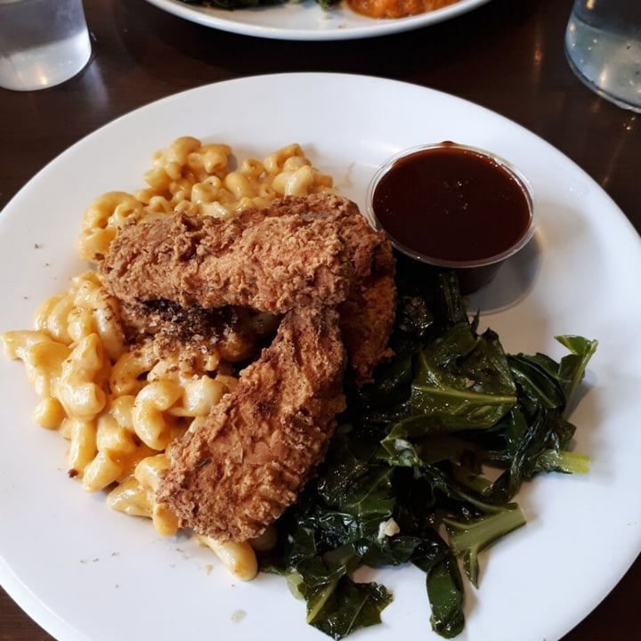 photo of The Hogtown Vegan on College Unchicken And Waffles shared by @fluffynut on  19 Jan 2021 - review